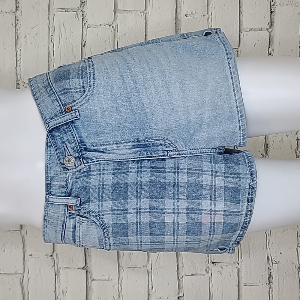 AE Stretch Plaid Patchwork Crossover Highest Rise Mom Short in Light Blue Wash